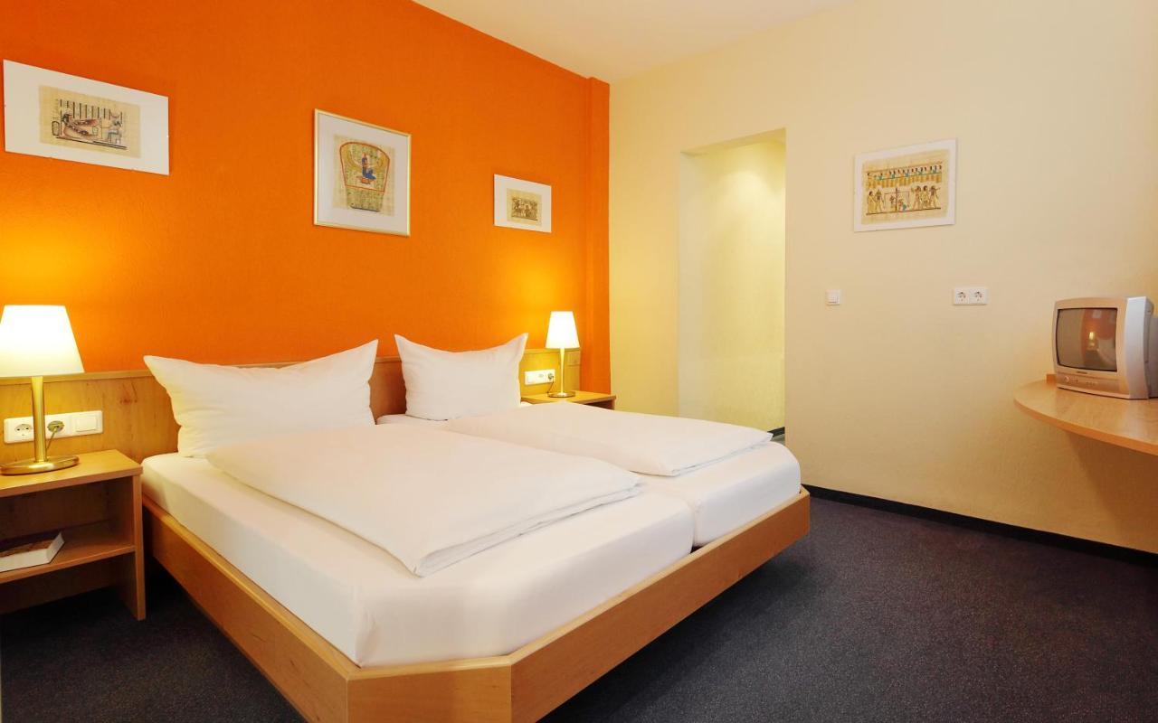 Hotel Zum Goldenen Mann Раштатт Экстерьер фото