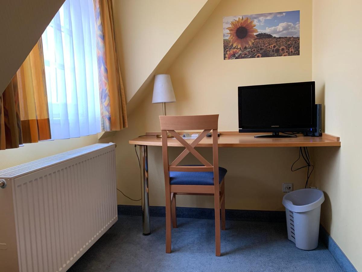 Hotel Zum Goldenen Mann Раштатт Экстерьер фото