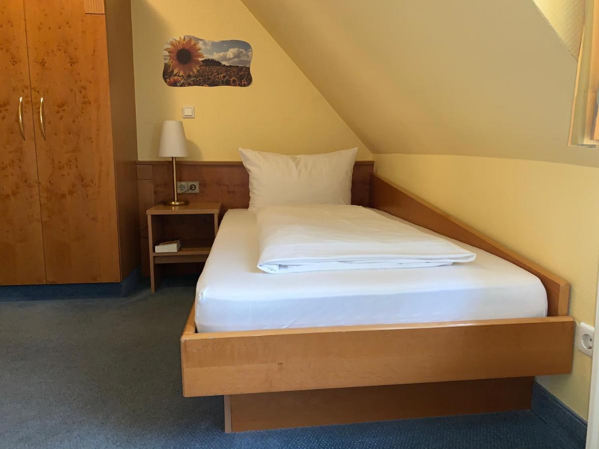 Hotel Zum Goldenen Mann Раштатт Экстерьер фото